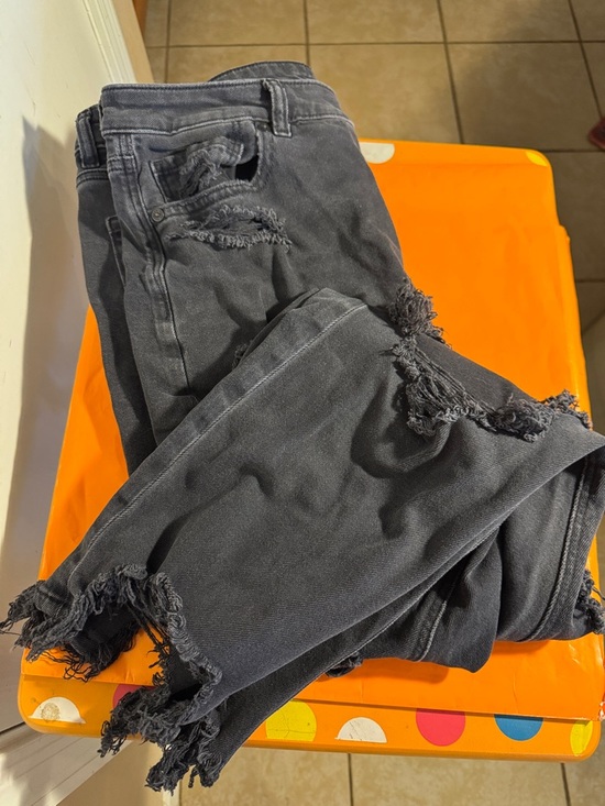 Denim - American Eagle Strigid Destroyed Jeans